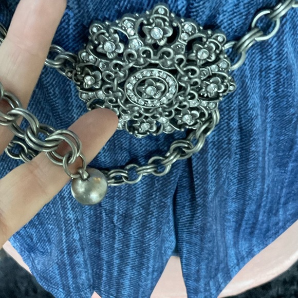 Silver chain belt round medallion with crystals metal 90’s y2k - Picture 9 of 15